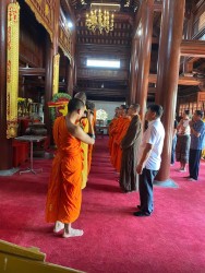 Ngày 5 tháng 7 năm 2025 đoàn phật giáo tỉnh Xiêng Khoảng – Lào đã về dâng hoa dâng hương tại nghĩa trang liệt sỹ Việt Lào tỉnh Nghệ An.