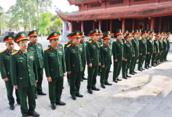 SƯ ĐOÀN 324 DÂNG HƯƠNG, DÂNG HOA TƯỞNG NIỆM CHỦ TỊCH HỒ CHÍ MINH VÀ CÁC ANH HÙNG LIỆT SĨ