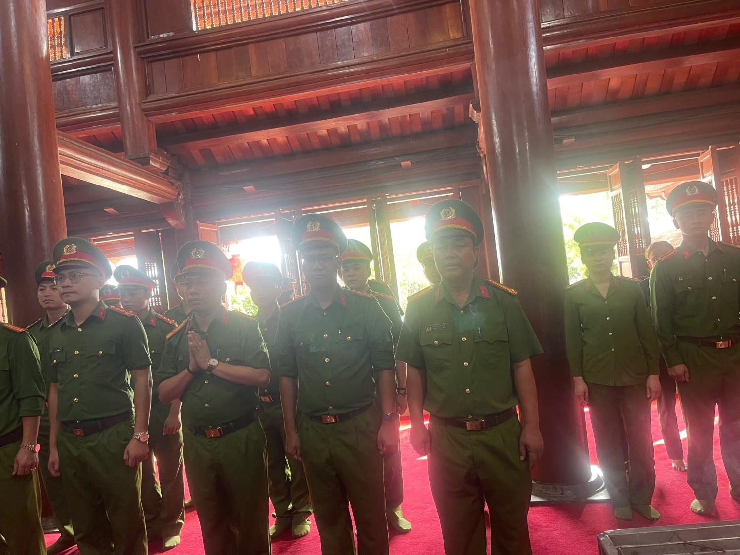Ngày 02  tháng  07  năm 2025. Đoàn Tập thể chỉ huy cán bộ công an xã anh sơn  Do  Đồng chí: thiếu tá: Nguyễn Văn Tân- trưởng công an xã làm Trưởng đoàn đã về nghĩa trang liệt sỹ Việt Lào dâng hoa dâng hương lên anh linh các anh hùng liệt sỹ