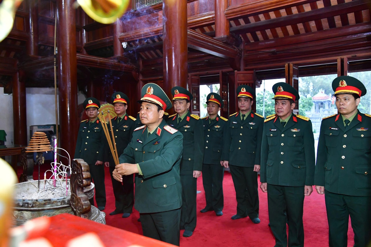 Đoàn công tác quân khu 4  do đồng chí: Thiếu tướng Nguyễn Ngọc Hà  - Phó tư lệnh Quân khu 4, làm trưởng đoàn đã về Nghĩa trang liệt sĩ Việt – Lào, tỉnh Nghệ An, trang trọng tổ chức lễ dâng hoa, dâng hương lên anh linh Chủ tịch Hồ Chí Minh và các